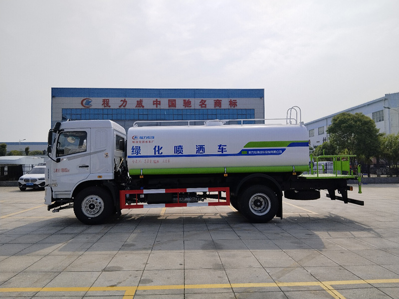 15方灑水車采用東風華神